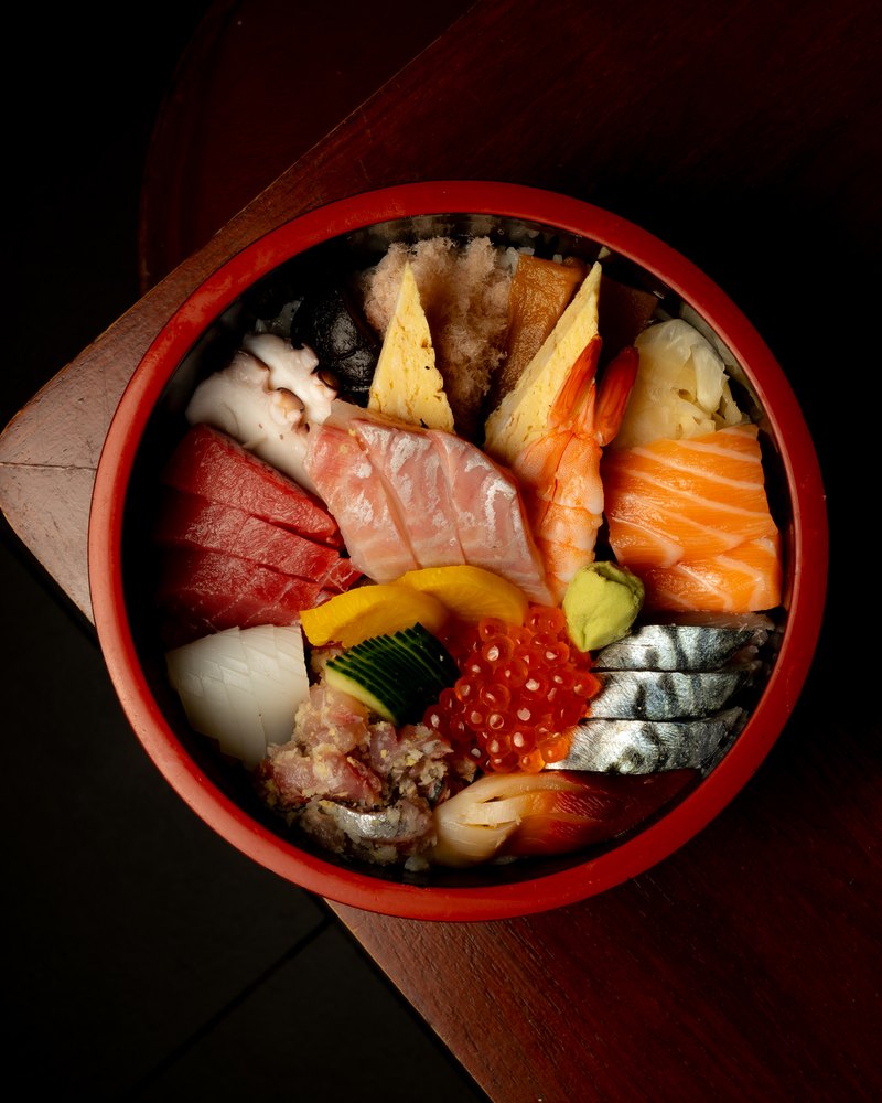 Chirashi and assorted sashimi — Tsukizi