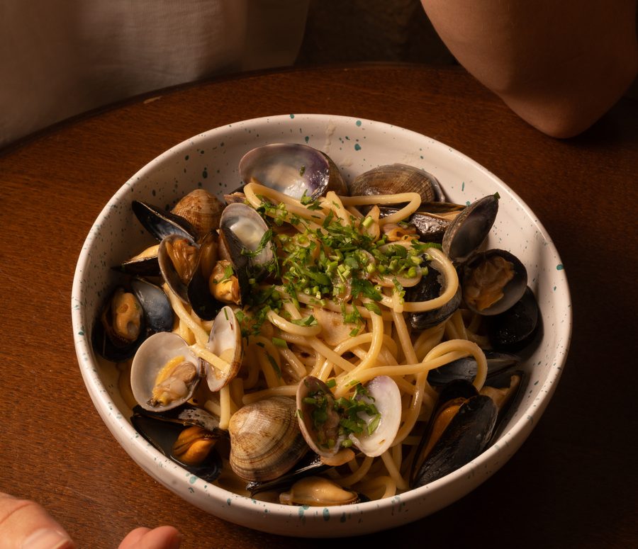 Spaghetti alla chitarra aux palourdes et aux moules