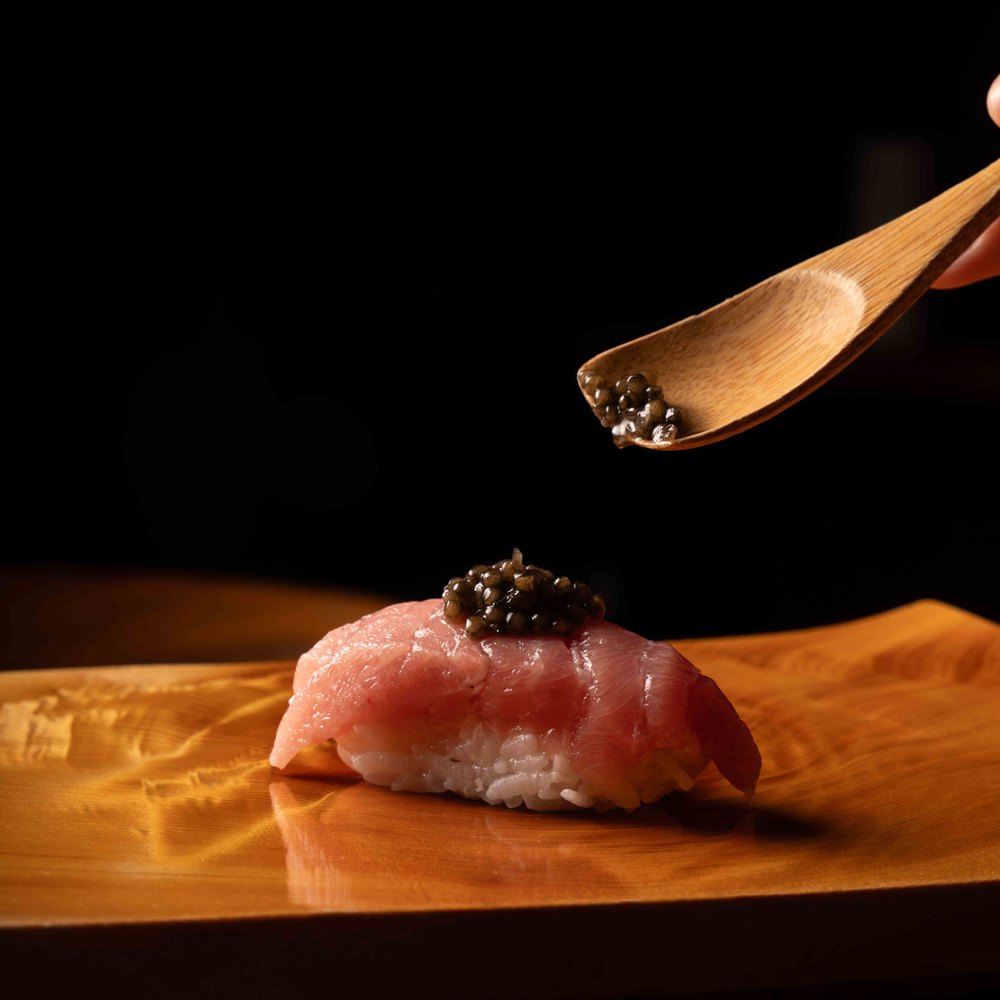 Nigiri d'otoro et caviar — Saku