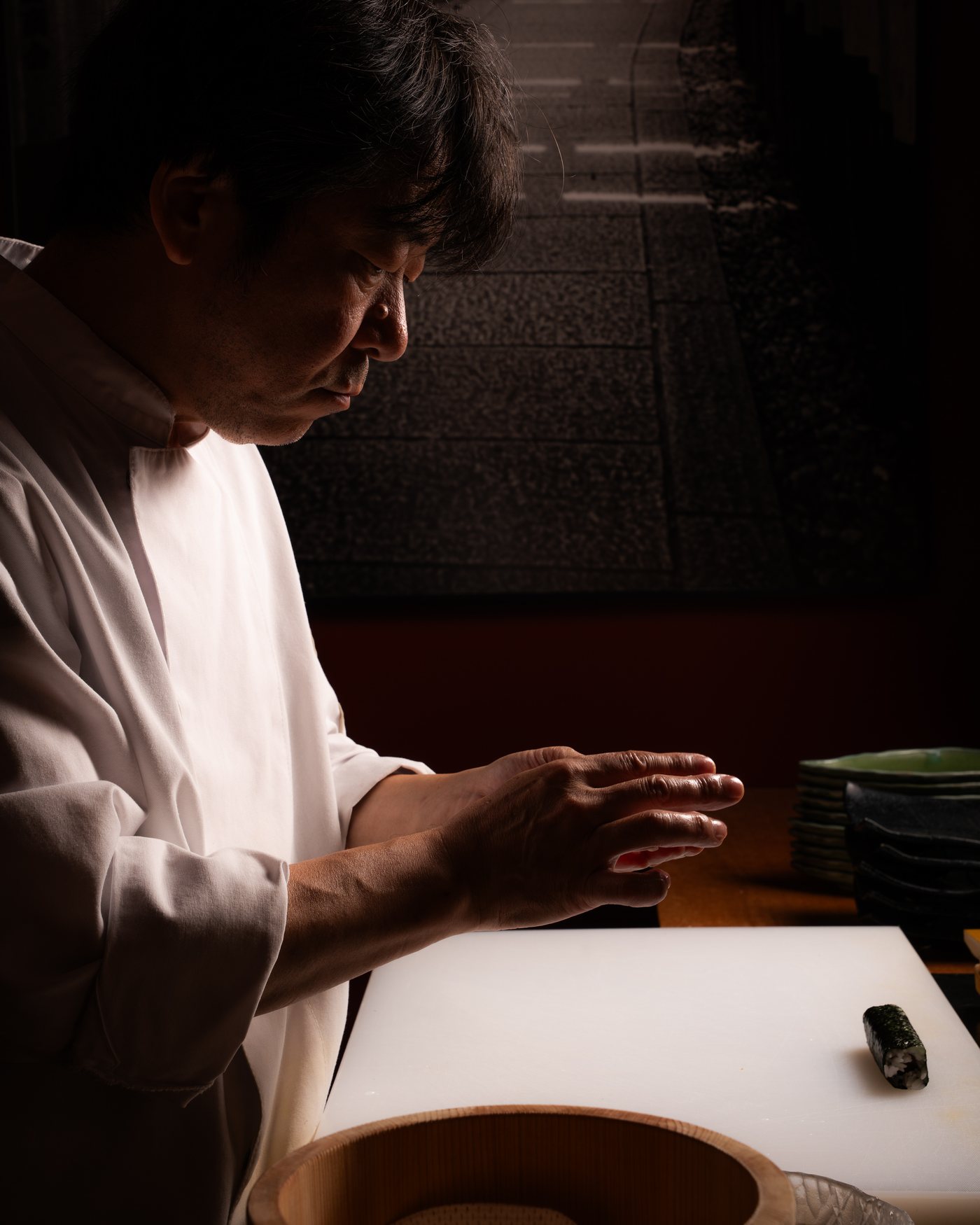 Le chef Ando-san au comptoir de Saku