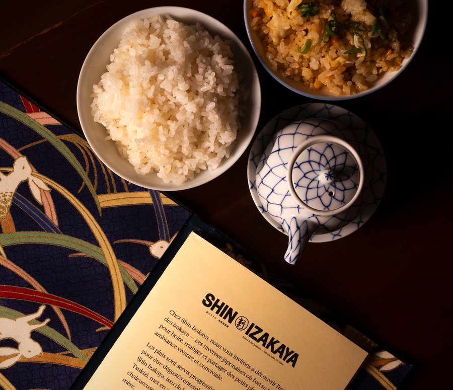 La table dressée pour l'omakase izakaya, riz et carte — Shin Izakaya