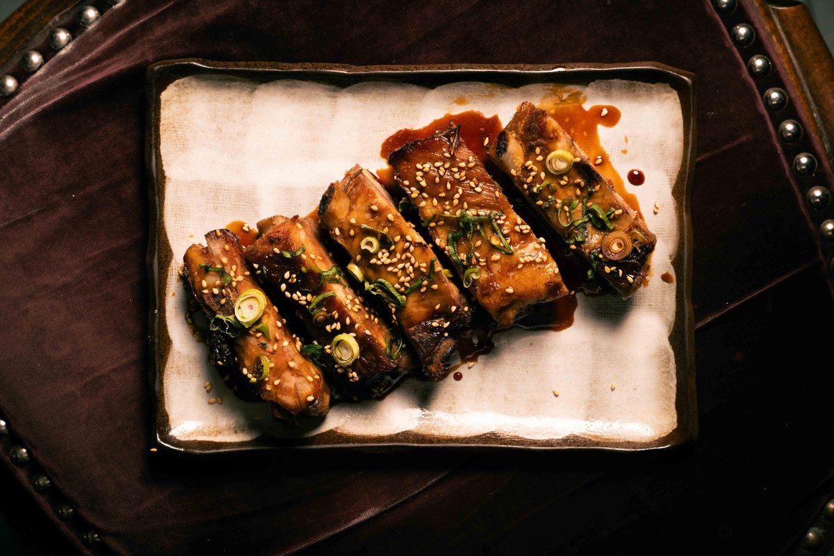 Ribs de porc caramélisés sauce soja — Shin Izakaya