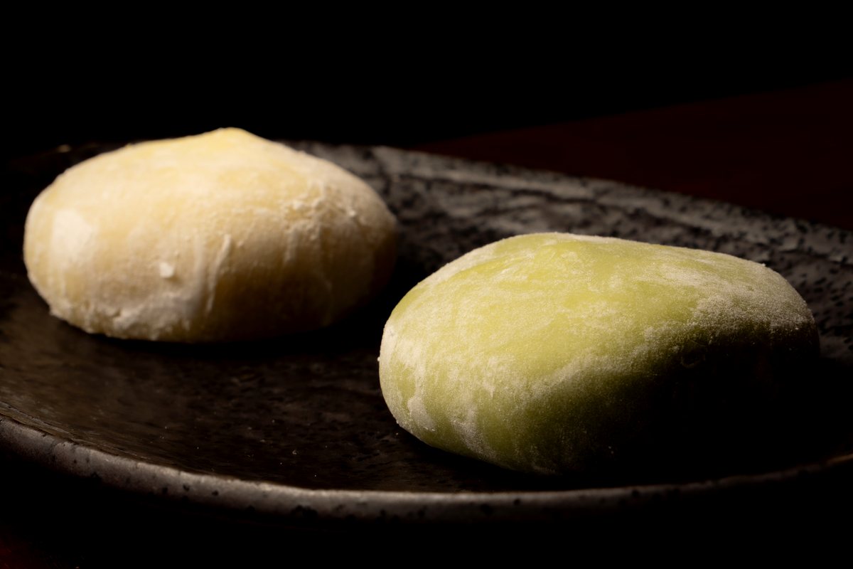 Mochi daifuku, au choix matcha, sésame noir ou marron