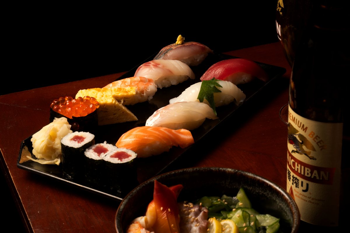 La formule du midi : plateau de sushi, bol et soupe miso